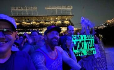 Eddie Vedder invites fan onstage to sing in Chicago
