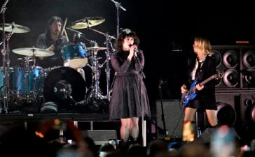 Nirvana’s Surviving Members Reunite With Joan Jett, Kim Gordon, and St. Vincent at LA Fire Benefit