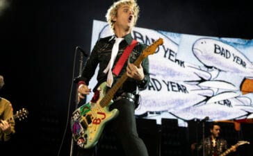 Watch Billie Joe Armstrong Kick Fan Off Stage for Playing ‘Wonderwall’ Instead of Green Day