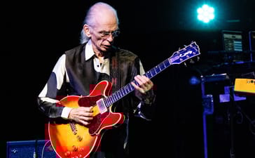 Yes Postpones European Tour As Guitarist Steve Howe Requires An ‘Essential Operation’