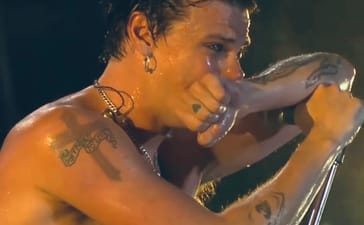 Yungblud emotional on stage at BLUDFEST in Czechia