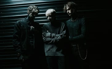 Glasswaves Announce Debut Album ‘(while)True’, Share ‘Swarm.ING_’