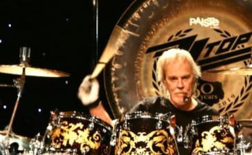 Frank Beard dies