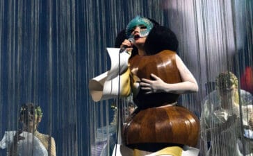 Bjork | Photo Santiago Felipe (Redferns for ABA)