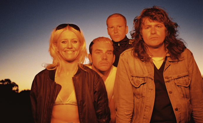 Amyl And The Sniffers: A warm hug of raw punk