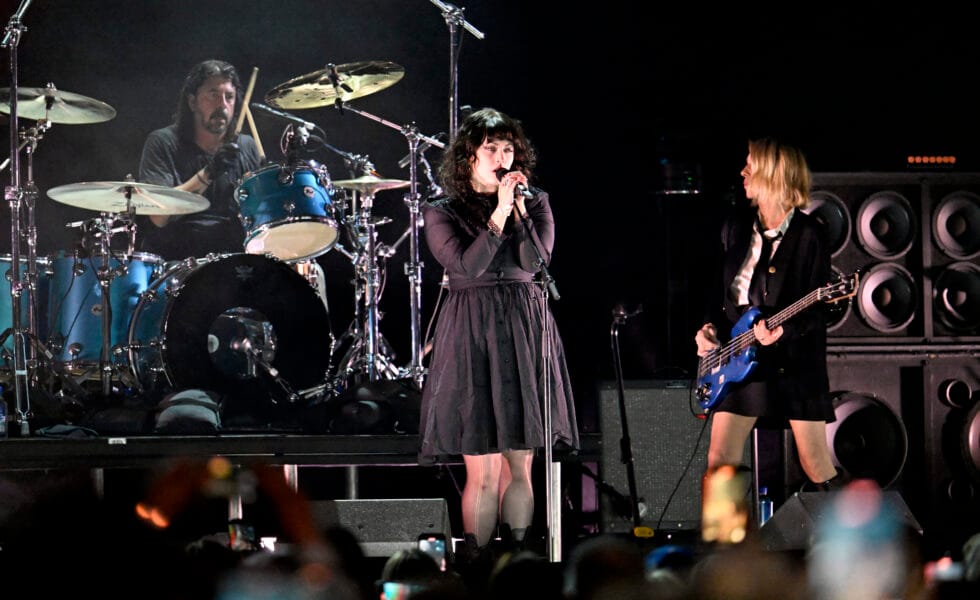 Nirvana’s Surviving Members Reunite With Joan Jett, Kim Gordon, and St. Vincent at LA Fire Benefit