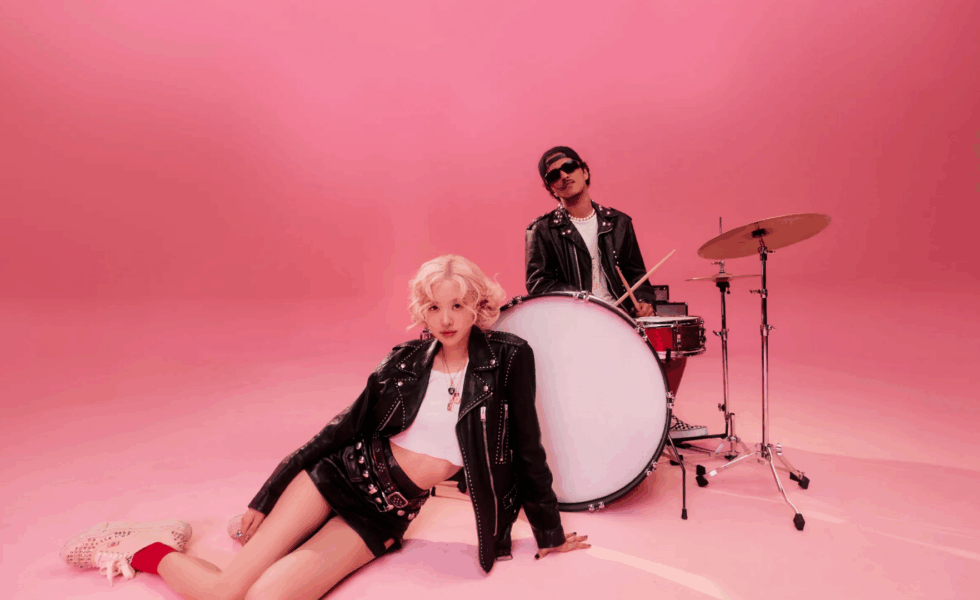 Apple Replay Shares End of Year Wrap-Up & ROSÉ & Bruno Mars 'APT.' Is 2025's Top Track of The Year