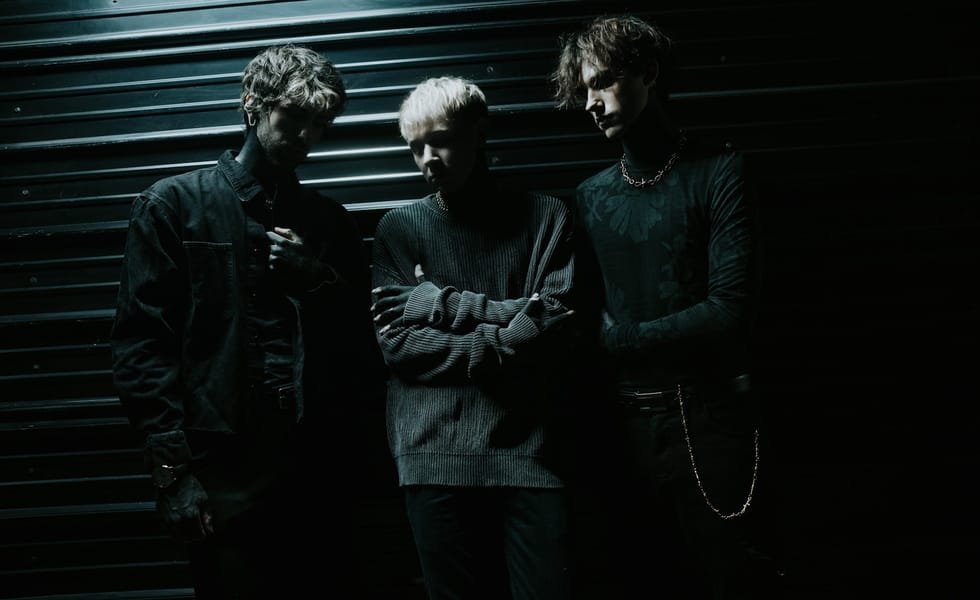 Glasswaves Announce Debut Album ‘(while)True’, Share ‘Swarm.ING_’