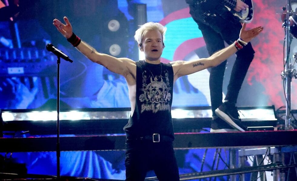Deryck Whibley of Sum 41 | Photo credit Cindy Ord (Getty Images)