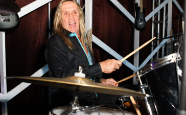 Nicko McBrain