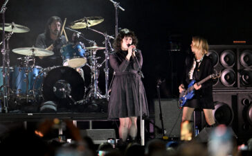 Nirvana’s Surviving Members Reunite With Joan Jett, Kim Gordon, and St. Vincent at LA Fire Benefit