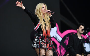 Avril Lavigne to Play Vans Warped Tour for the First Time Ever.