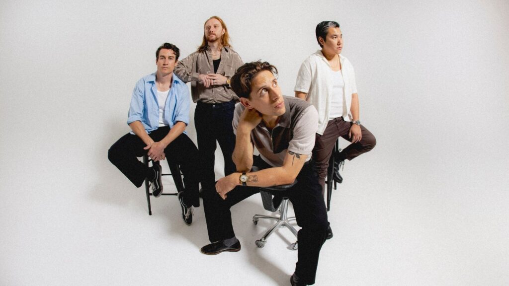 Aussie Alt Music Has Never Been Better And It's Time To Start Supporting It  - Slowly Slowly