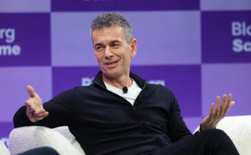 Warner Music Group CEO Robert Kyncl speaks during the Bloomberg Screentime conference in Los Angeles on October 8, 2025. (Photo by Patrick T. Fallon / AFP) (Photo by PATRICK T. FALLON/AFP via Getty Images)