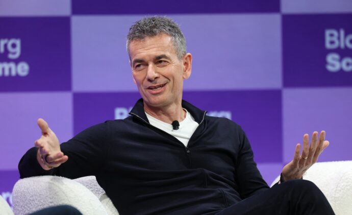 Warner Music Group CEO Robert Kyncl speaks during the Bloomberg Screentime conference in Los Angeles on October 8, 2025. (Photo by Patrick T. Fallon / AFP) (Photo by PATRICK T. FALLON/AFP via Getty Images)