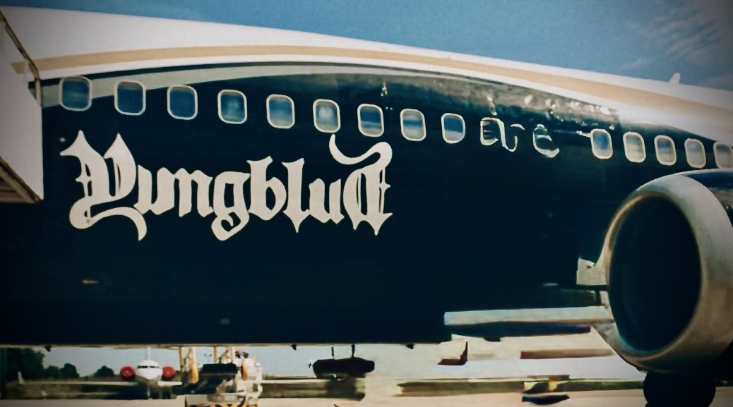 Yungblud's branded aircraft arriving at BLUDFEST