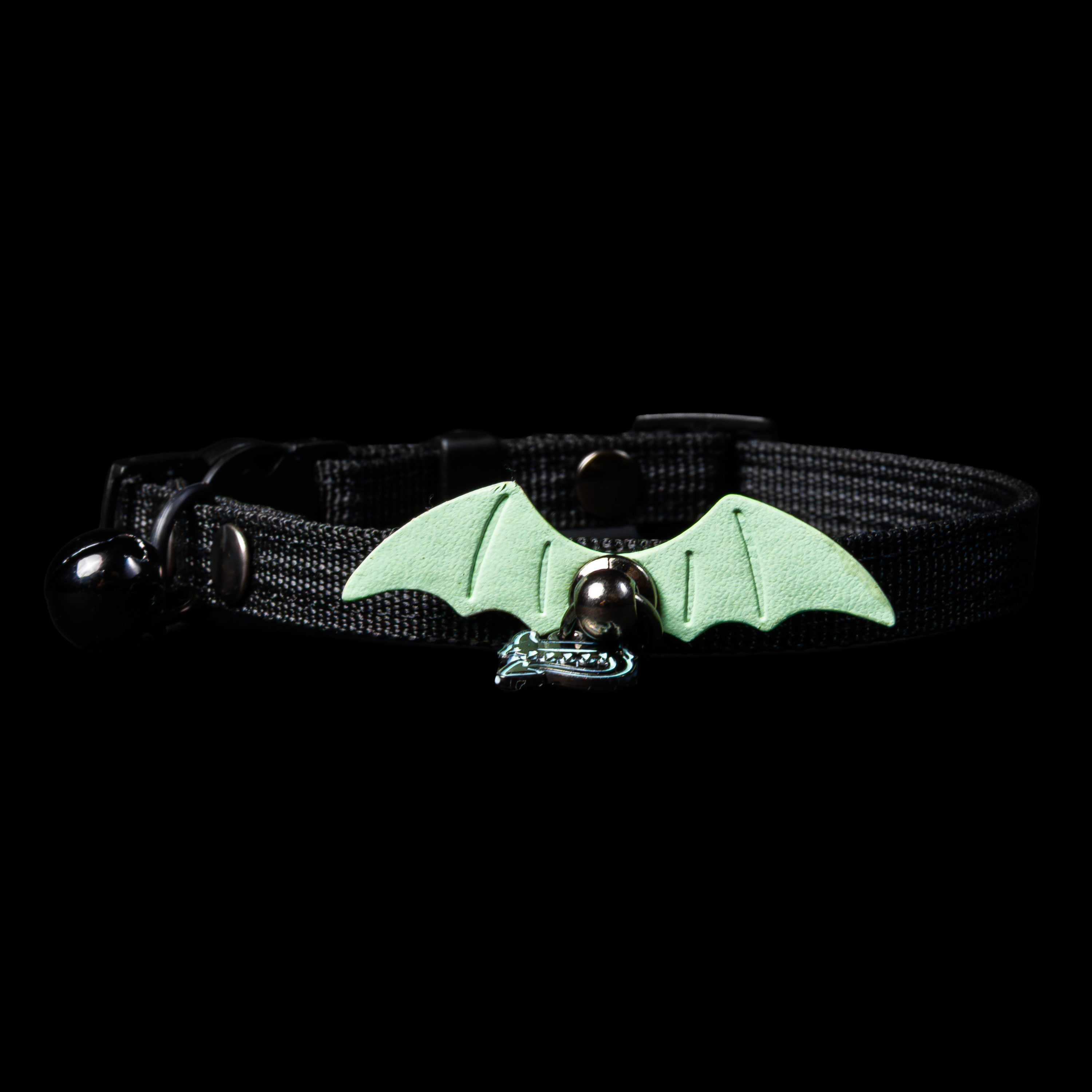 Freak On A Leash black nylon cat collar with leather bat wings